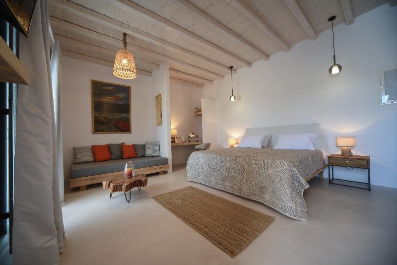 Myconian Crown Suites by Mr and Mrs White - Oda