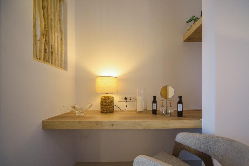 Myconian Crown Suites by Mr and Mrs White - Oda
