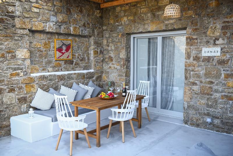 Myconian Crown Suites by Mr and Mrs White - Oda
