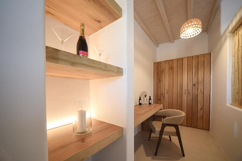 Myconian Crown Suites by Mr and Mrs White - Oda