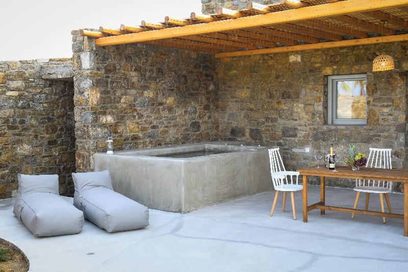 Myconian Crown Suites by Mr and Mrs White - Oda