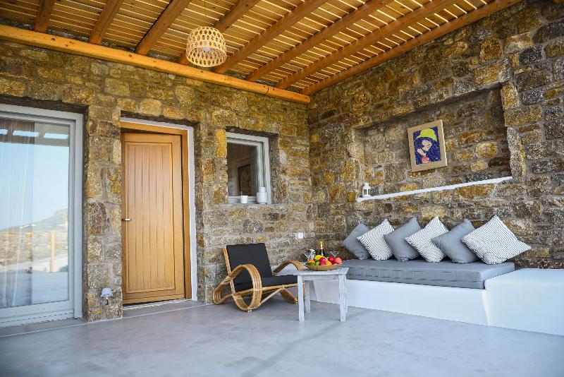 Myconian Crown Suites by Mr and Mrs White - Oda