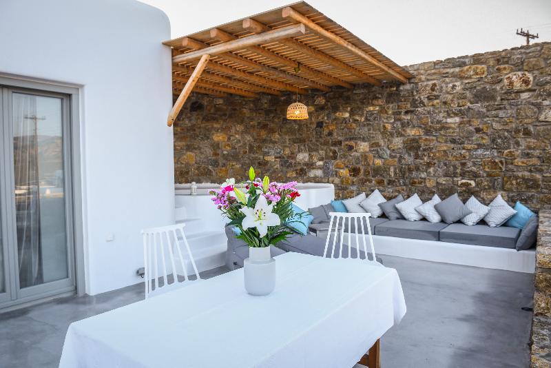 Myconian Crown Suites by Mr and Mrs White - Oda