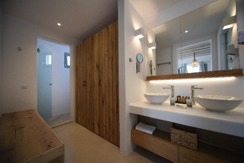 Myconian Crown Suites by Mr and Mrs White - Oda