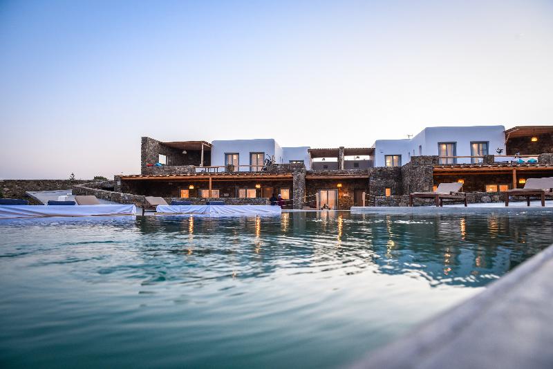 Myconian Crown Suites by Mr and Mrs White - Havuz
