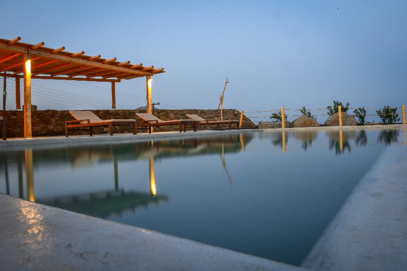 Myconian Crown Suites by Mr and Mrs White - Havuz
