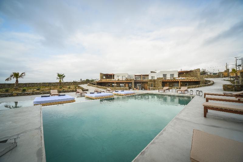 Myconian Crown Suites by Mr and Mrs White - Havuz