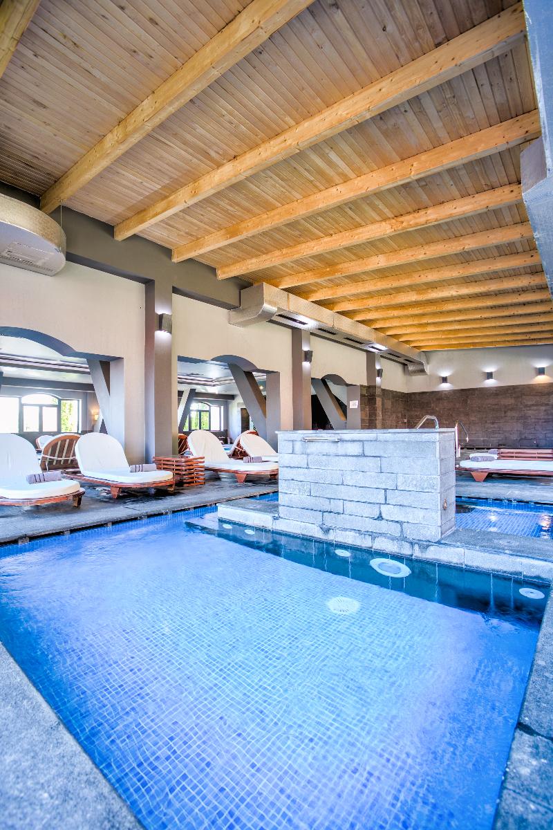 Q Resort and Spa Sacele - Havuz
