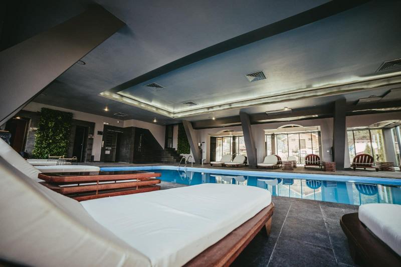 Q Resort and Spa Sacele - Havuz