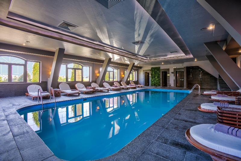 Q Resort and Spa Sacele - Havuz