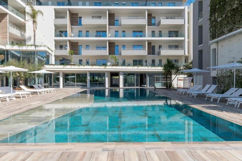 Youmami- Lifestyle Suite Hotel - Havuz
