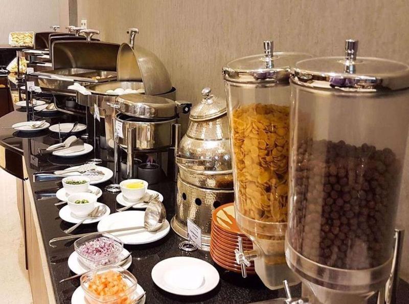 Carawan Hotel Jeddah - Restoran