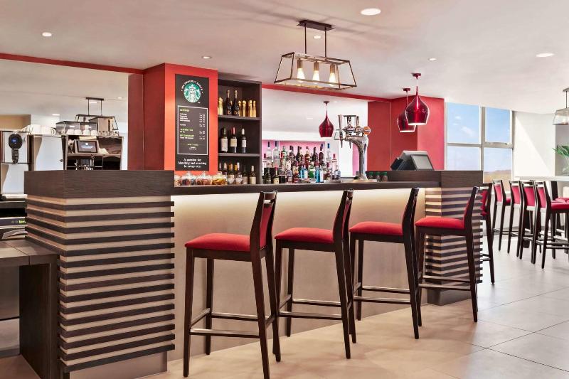 Ramada By Wyndham East Kilbride - Bar