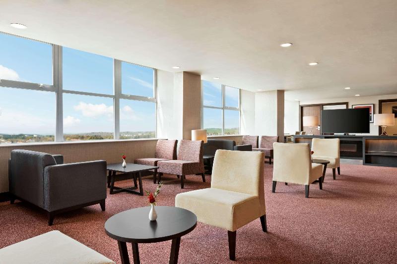 Ramada By Wyndham East Kilbride - Lobi
