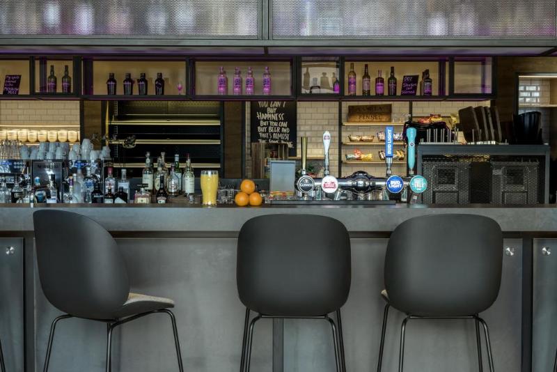 Moxy York - Bar