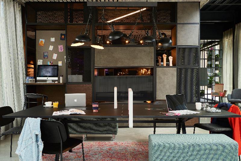 Moxy York - Genel