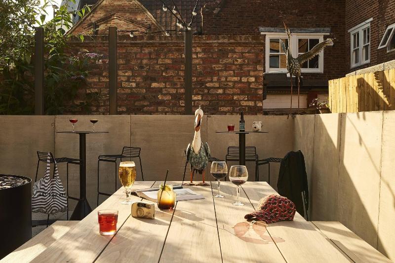 Moxy York - Genel
