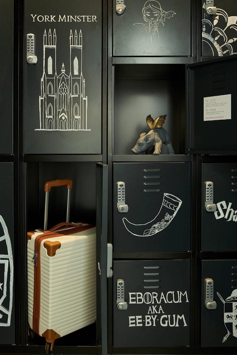 Moxy York - Genel