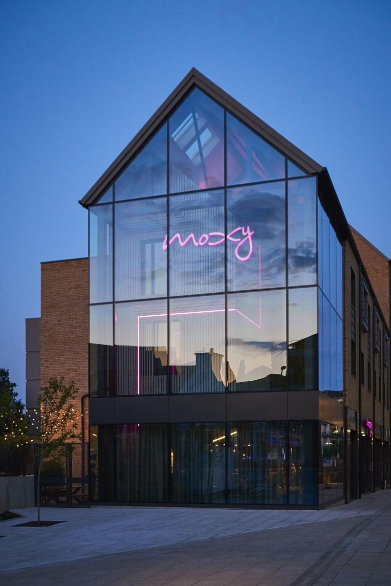 Moxy York - Genel