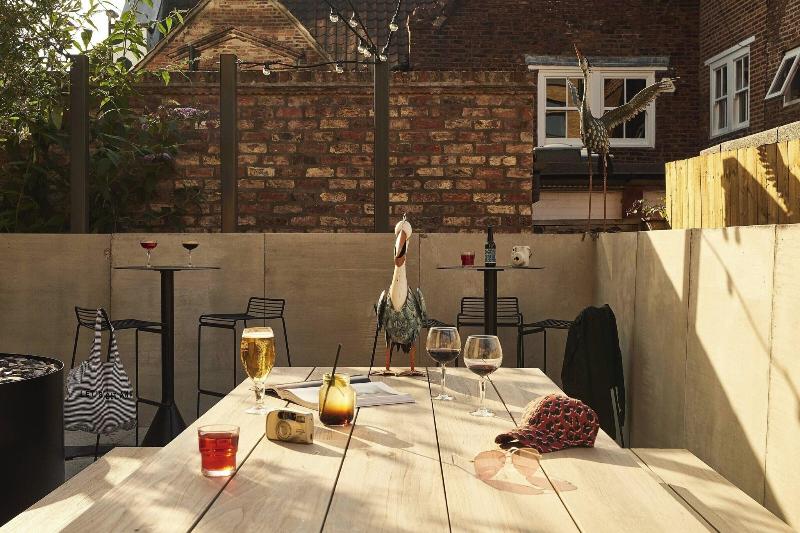 Moxy York - Genel