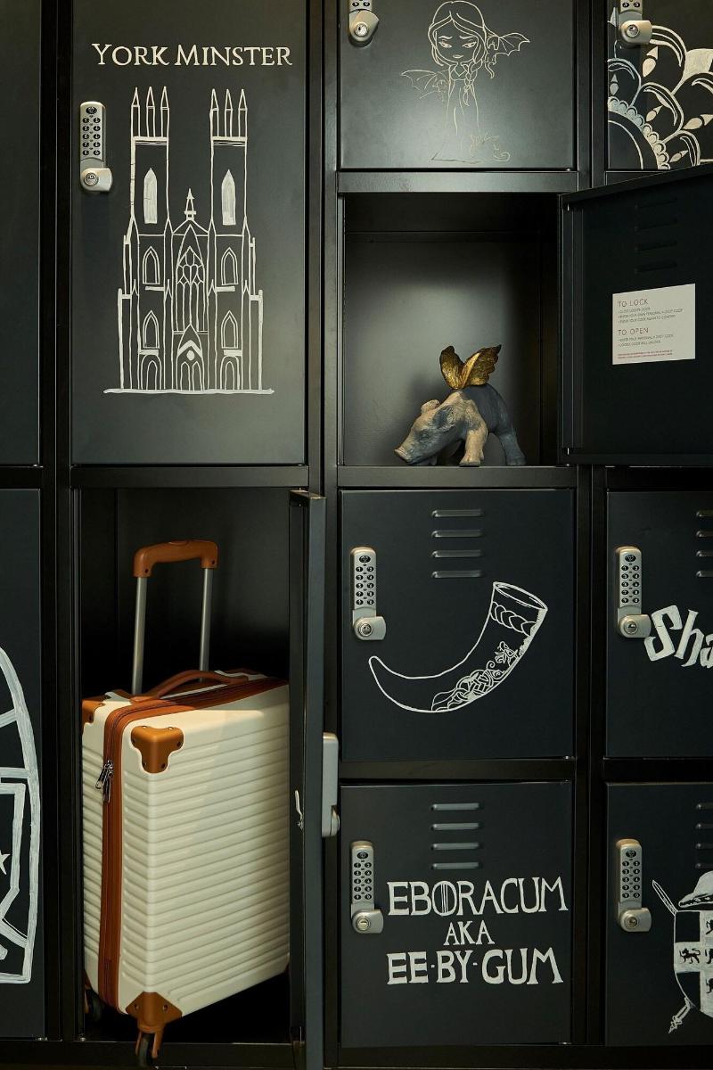 Moxy York - Genel