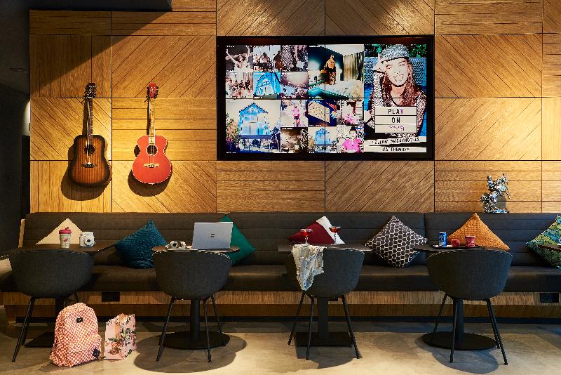 Moxy York - Genel