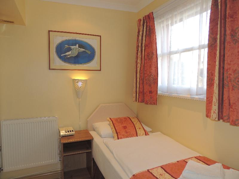 The Dolphin - London - Oda