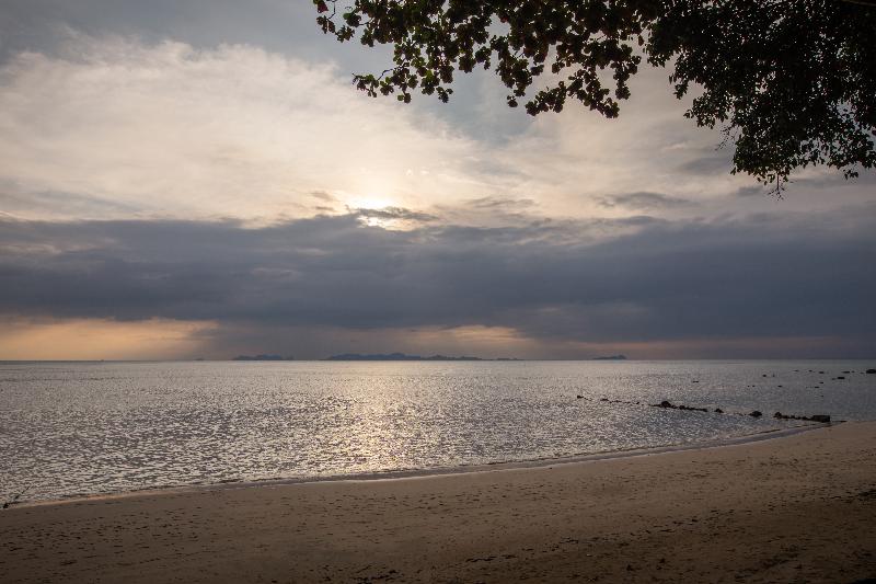 Koh Jum Ocean Beach Resort - Plaj