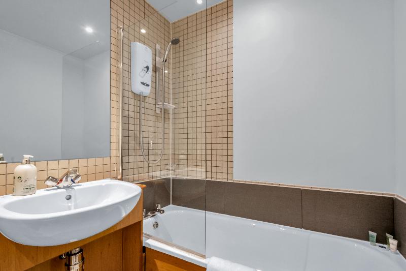 Luxurious Lawrence House Serviced Apartment - Oda
