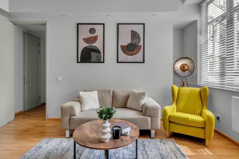 Luxurious Lawrence House Serviced Apartment - Oda