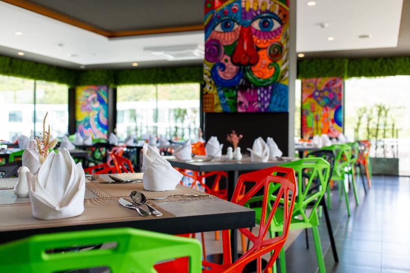 Utopia Naiharn - Restoran