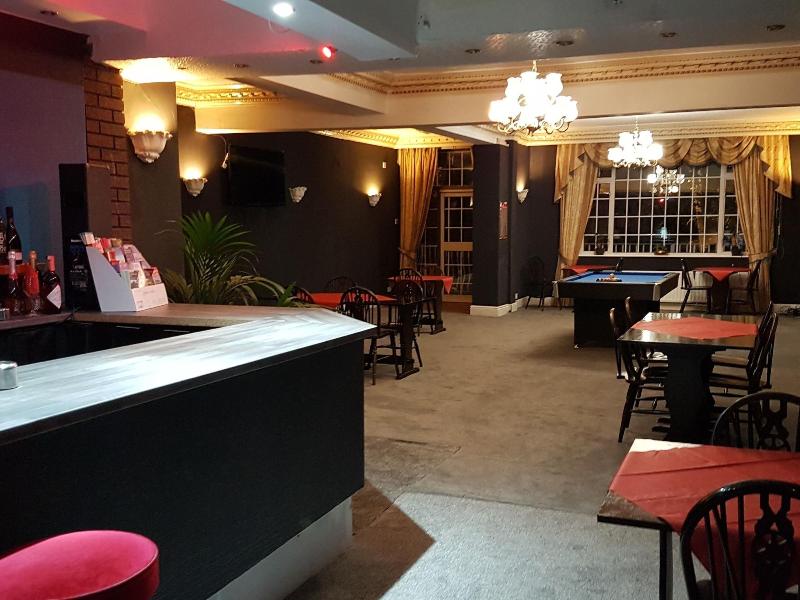 OYO The Avenue - Bar