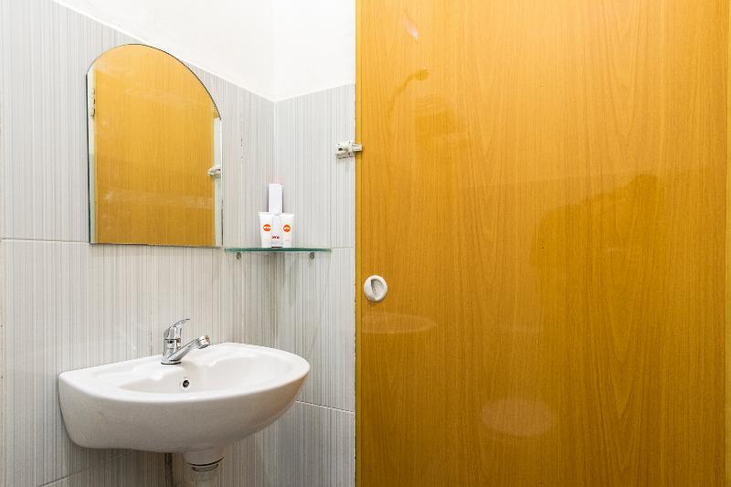 Super OYO 873 Kamani Homestay Syariah - Oda