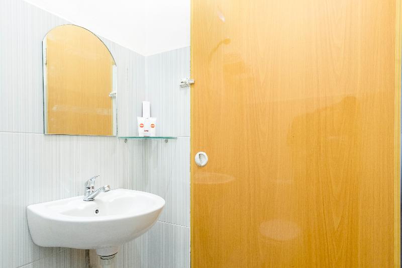 Super OYO 873 Kamani Homestay Syariah - Oda