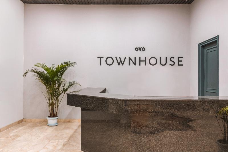 Super OYO Townhouse 2 Hotel Gunung Sahari - Lobi