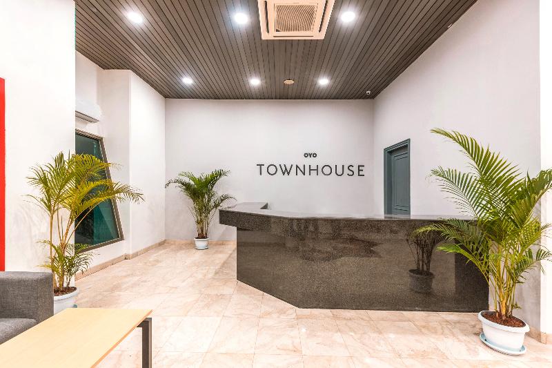 Super OYO Townhouse 2 Hotel Gunung Sahari - Lobi