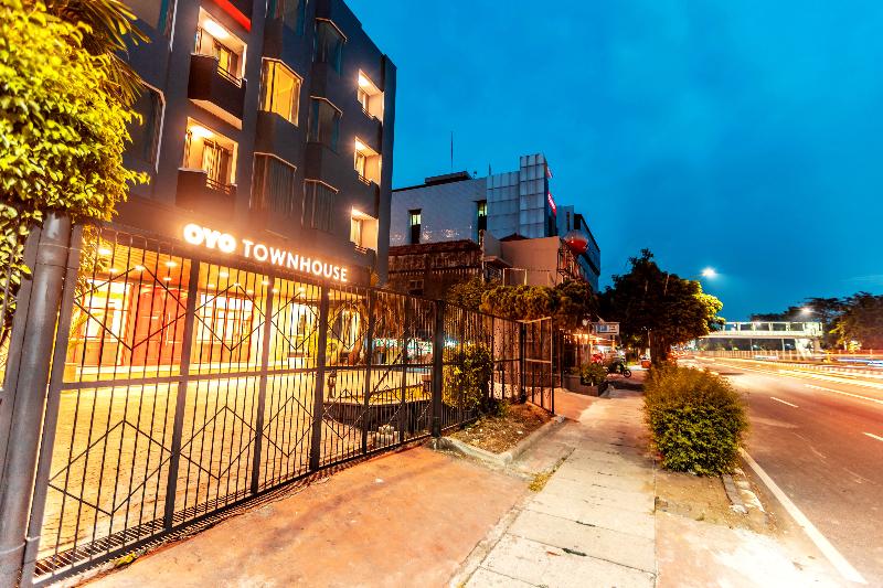Super OYO Townhouse 2 Hotel Gunung Sahari - Genel