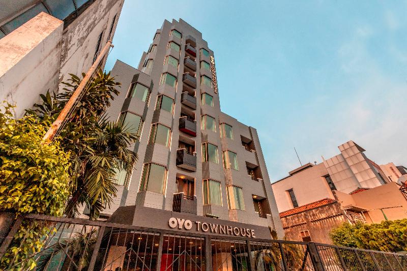 Super OYO Townhouse 2 Hotel Gunung Sahari - Genel