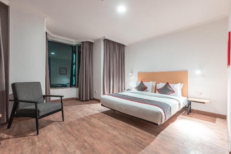 Super OYO Townhouse 2 Hotel Gunung Sahari - Oda