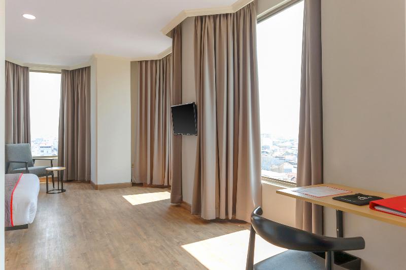 Super OYO Townhouse 2 Hotel Gunung Sahari - Oda