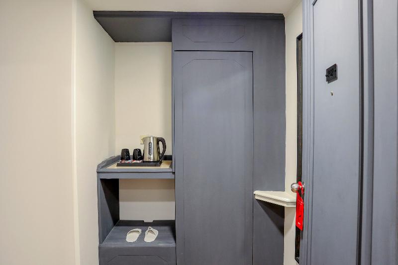 Super OYO Townhouse 2 Hotel Gunung Sahari - Oda