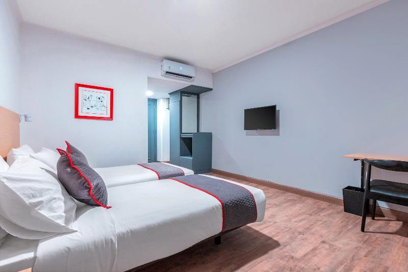 Super OYO Townhouse 2 Hotel Gunung Sahari - Oda