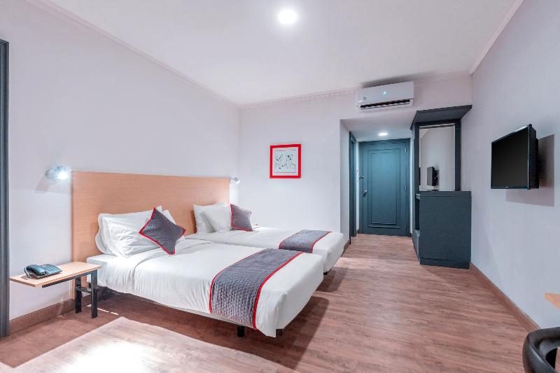 Super OYO Townhouse 2 Hotel Gunung Sahari - Oda