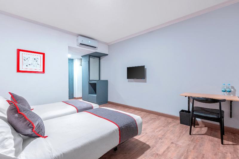 Super OYO Townhouse 2 Hotel Gunung Sahari - Oda