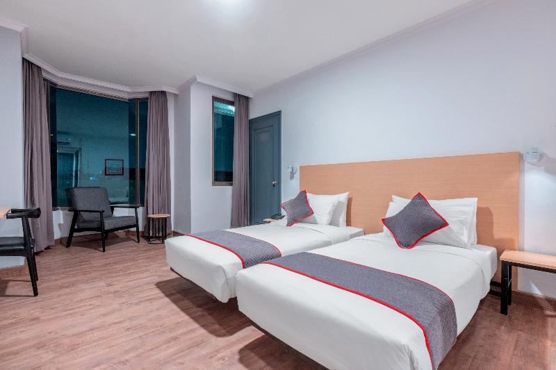 Super OYO Townhouse 2 Hotel Gunung Sahari - Oda