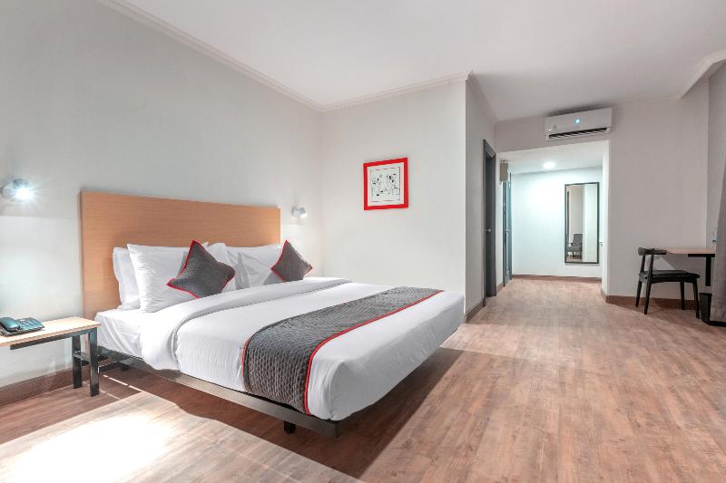 Super OYO Townhouse 2 Hotel Gunung Sahari - Oda