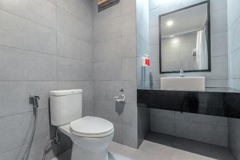 Super OYO Townhouse 2 Hotel Gunung Sahari - Oda