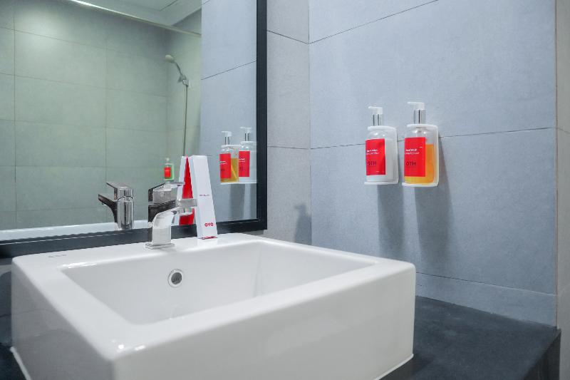 Super OYO Townhouse 2 Hotel Gunung Sahari - Oda