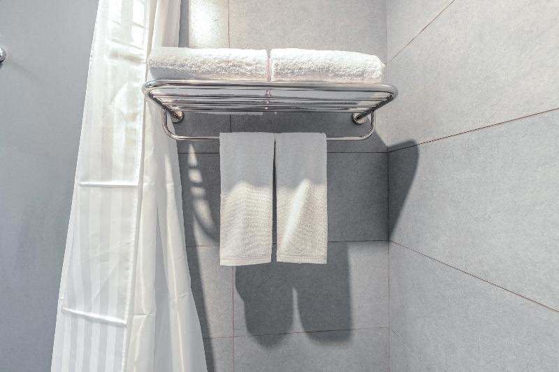 Super OYO Townhouse 2 Hotel Gunung Sahari - Oda