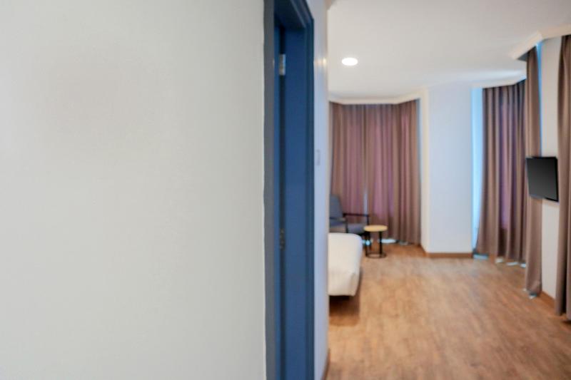 Super OYO Townhouse 2 Hotel Gunung Sahari - Oda